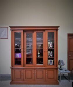 Lemari Pajangan Minimalis 4 Pintu Sliding