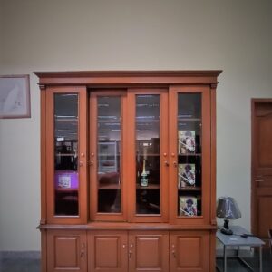 Lemari Pajangan Minimalis 4 Pintu Sliding